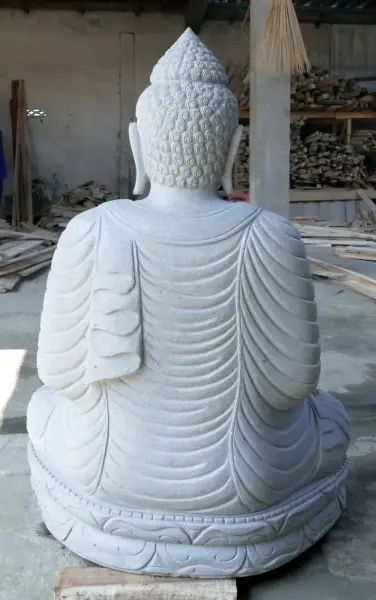 Artikelbild 5 des Artikels “Sitzender Buddha aus Flussstein in Bhumisparsha - Geste des Berührens der Erde. Etwa 115cm Höhe. “